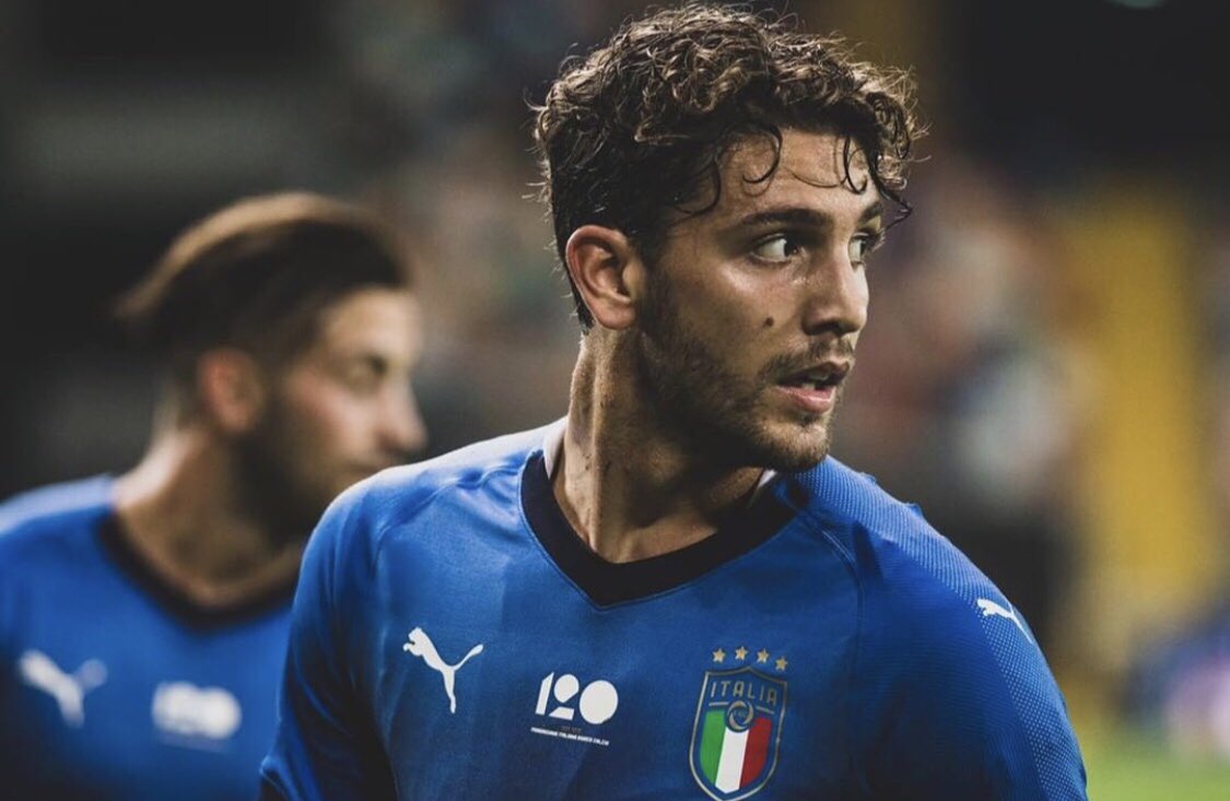 He can also retain and pass the ball in the tightest of spaces, in some cases even when he is under a numerical disadvantage. This makes him very effective in the centre of the pitch against the teams who like to press heavily in the midfield regions.