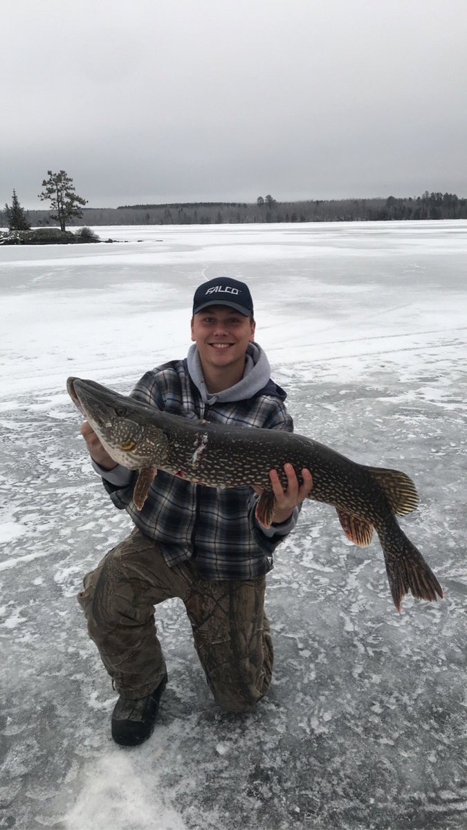 TheVoyagePod's tweet photo. Company spearing trip! You think the boys over at @monday_stories can poke fish like this? No they’re spending their weekends on the couch petting their cats and listening to their own podcast to get their view count up 🤐 @BoserNoah @kade_nelson1 @JGLes15 https://t.co/IUVF3Txpxt