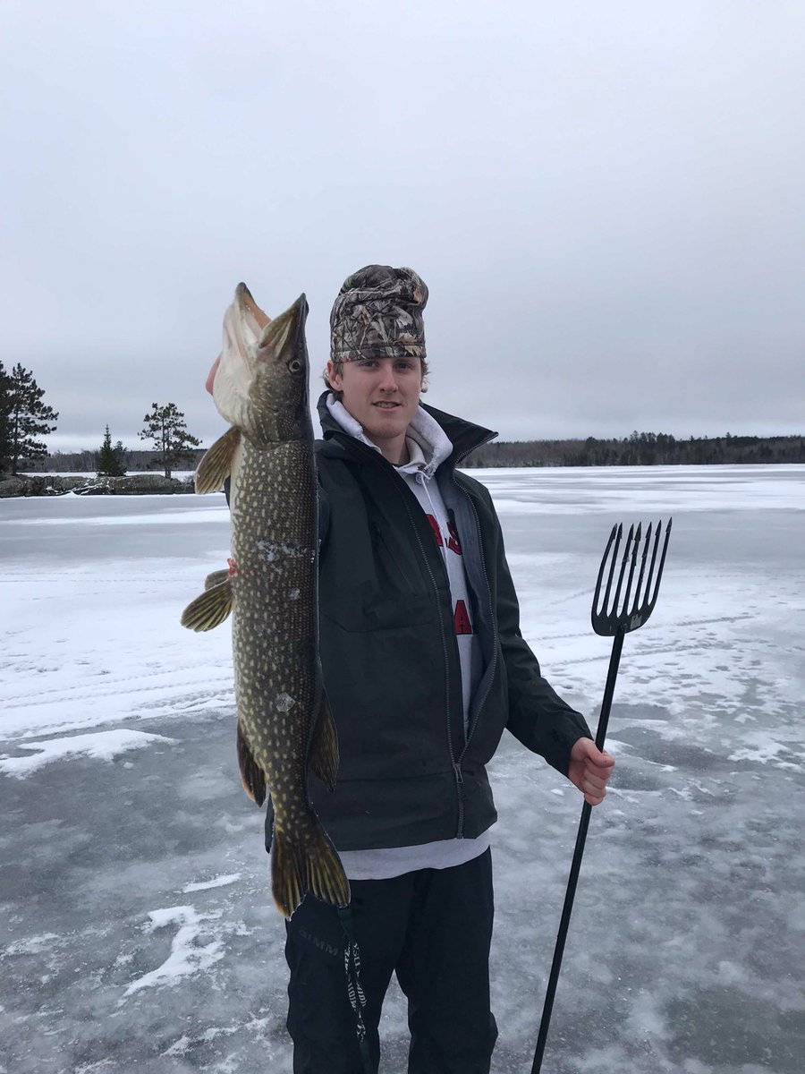 TheVoyagePod's tweet photo. Company spearing trip! You think the boys over at @monday_stories can poke fish like this? No they’re spending their weekends on the couch petting their cats and listening to their own podcast to get their view count up 🤐 @BoserNoah @kade_nelson1 @JGLes15 https://t.co/IUVF3Txpxt