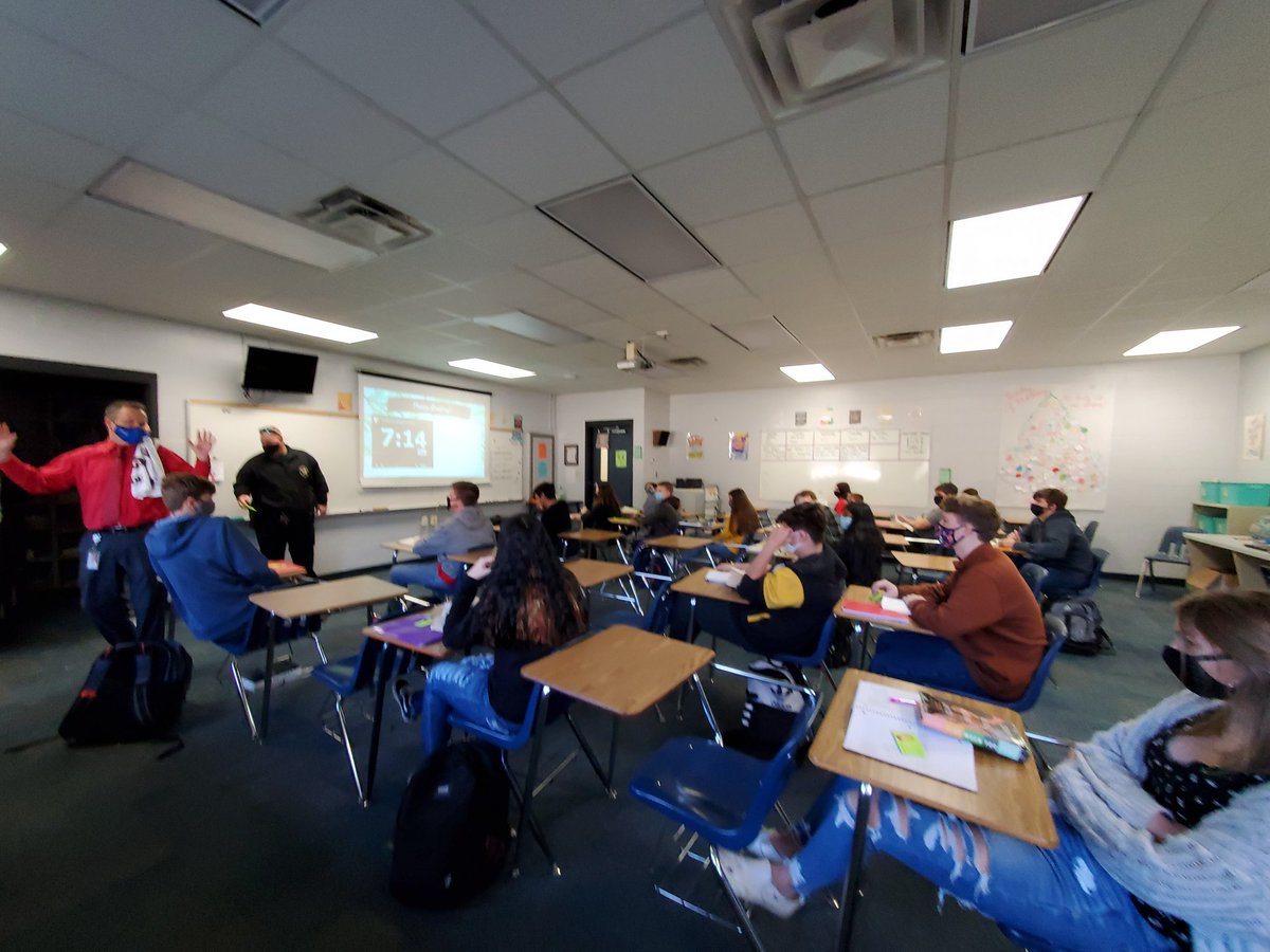 pacemediacenter's tweet photo. Congrats to Mrs. White's and Mrs. Fowler's classes who were "caught" reading today by the CPR prize patrol! They won cookies and candy!#read https://t.co/rYwcHc62ND
