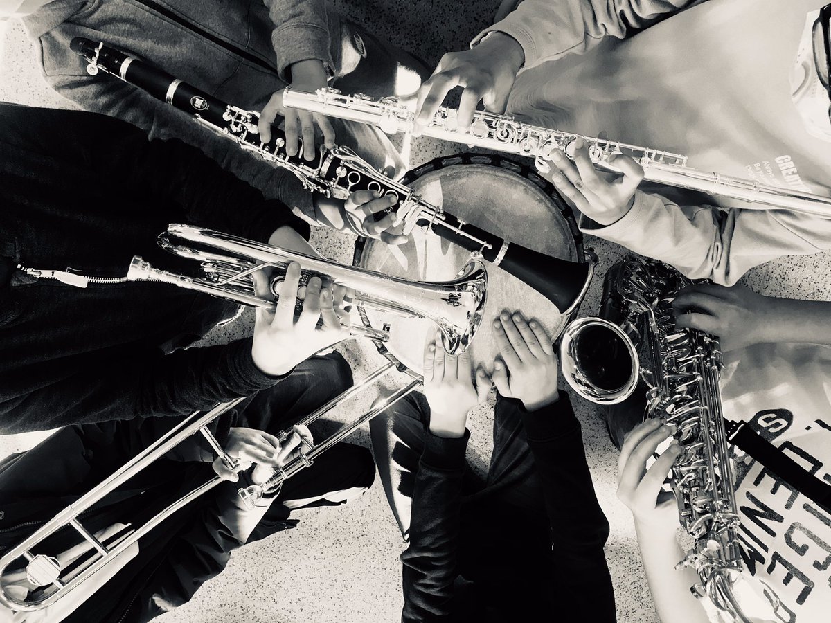 Orchestre à l’école, avec des élèves de 6eme et 5emes, 14 vents et une percussion réunis chaque lundi pour jouer ensemble... #oae #carros #collegepaullangevin