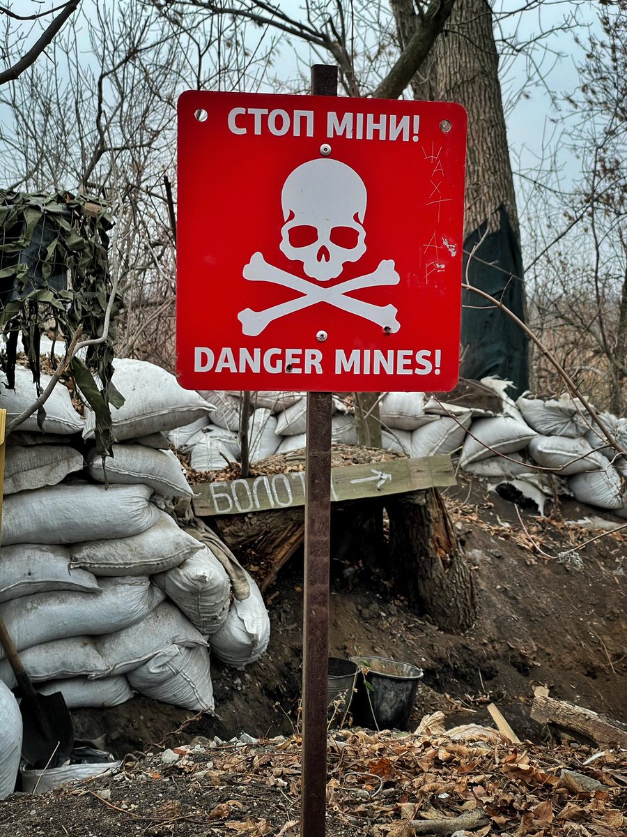 legrandjd's tweet photo. Depuis 2014, il y a une guerre dans le Donbas, à l’est de l’Ukraine. Je tenais vraiment à vous montrer ce qu’il se passe dans ces zones. https://t.co/hs6DGt0HLp
