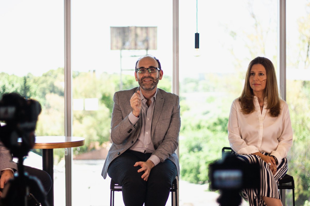 HITCowork's tweet photo. 🙌 Así pasó el primer día del #WorkPlaceWeek, con más de 4️⃣0️⃣0️⃣ inscriptos y con la participación de @ferniizawa @Dmorasimoes Pablo Granado y Eliana Marto
No te quedes afuera de las experiencias del martes, miércoles y jueves, link: https://t.co/G3ArgcyQdg https://t.co/aYhHLo0VPk
