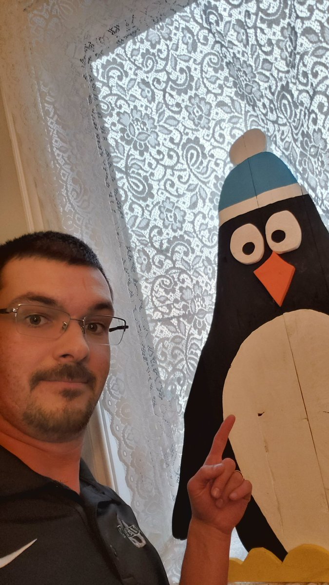 We may be learning/teaching from home, but why not have a little fun while we are at it!! 

@WICMtl share your holiday workspace with us to earn points for your house.