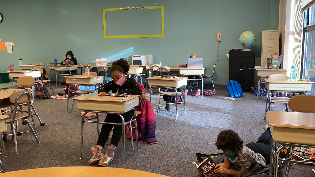 Mrs_Frazier08's tweet photo. We love when @abclarklibrary brings book check out to our room! @DillardMagnetES https://t.co/fXi6FS3ci4