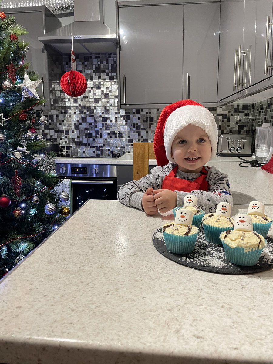 KevinClub11's tweet photo. Christmas Orange Cupcakes - Easy recipe for Christmas https://t.co/CTr3Tr8Bvb via @YouTube #Christmas2020 https://t.co/Xy8NXNHOLk