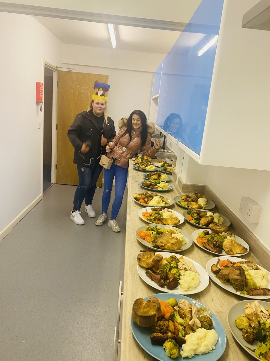 futurepathways_'s tweet image. Enjoying Christmas festivities at Future Pathways this week. Our fantastic catering group made Christmas Dinner for everyone today, well done team. You’re all amazing! 🎄