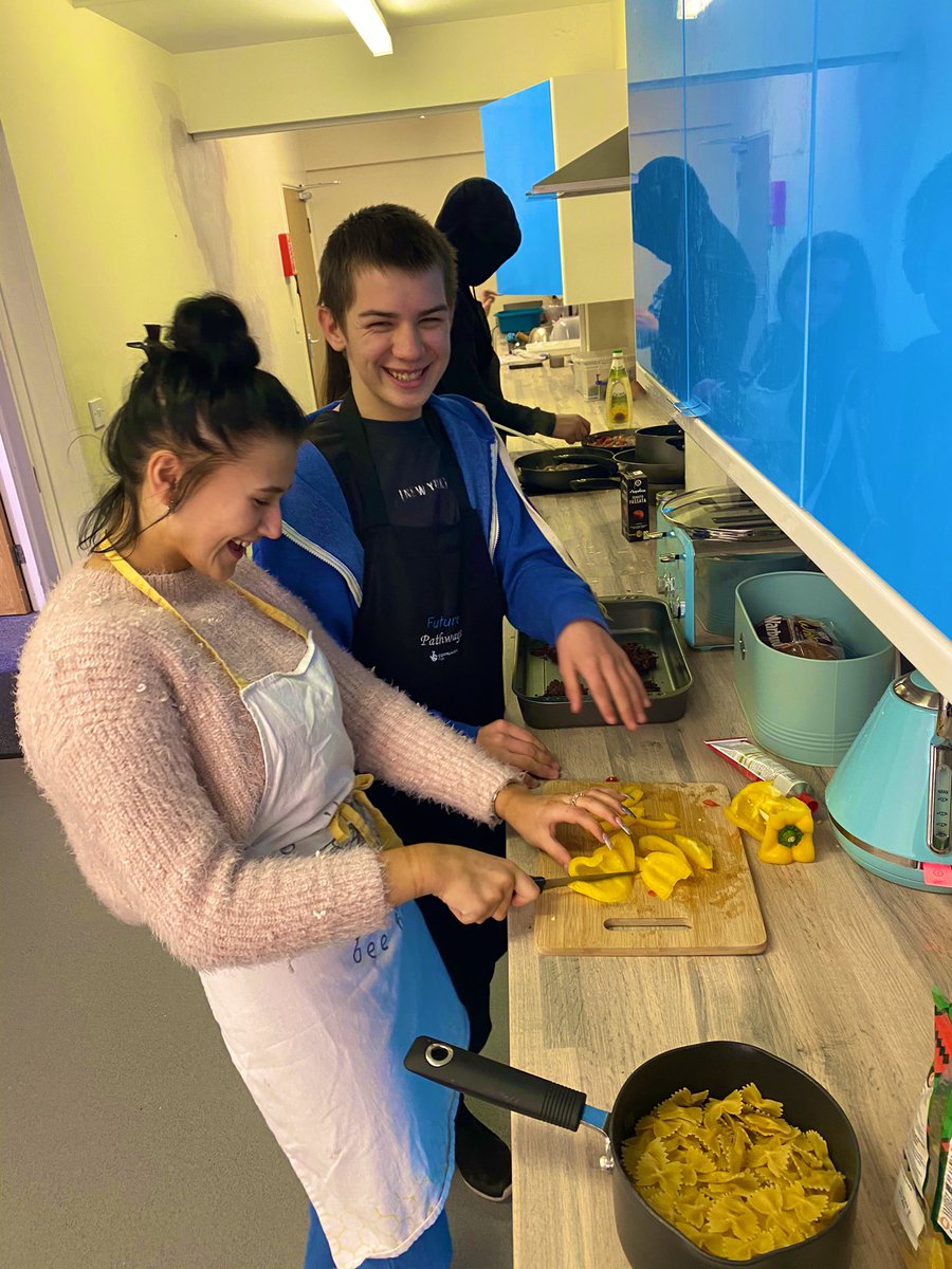 futurepathways_'s tweet image. Enjoying Christmas festivities at Future Pathways this week. Our fantastic catering group made Christmas Dinner for everyone today, well done team. You’re all amazing! 🎄