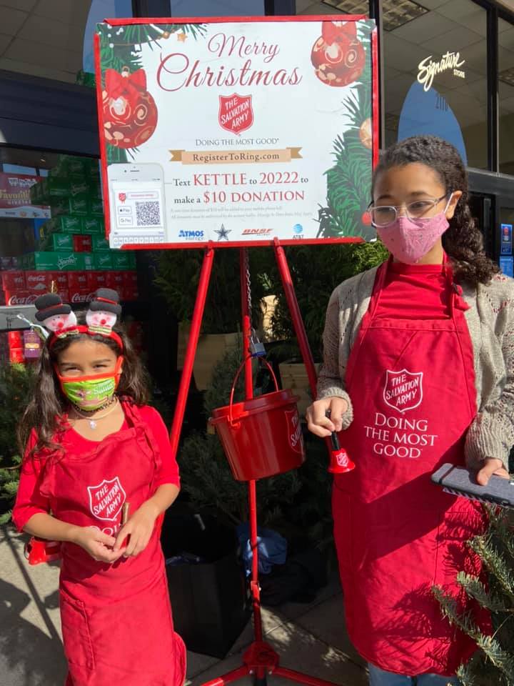 LittleHelpers9's tweet photo. #littlehelpers #dallasfortworth #DFW 
#SalvationArmyFortWorthNorthside #bellringers #redkettle #savechristmas https://t.co/qxxE5hatMU