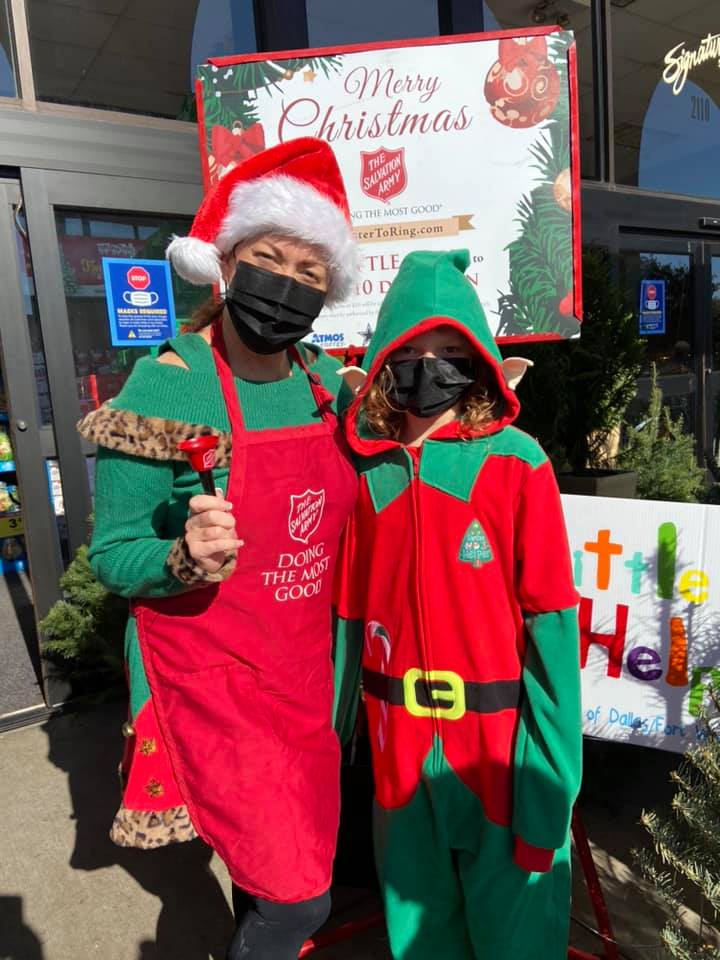 LittleHelpers9's tweet photo. #littlehelpers #dallasfortworth #DFW 
#SalvationArmyFortWorthNorthside #bellringers #redkettle #savechristmas https://t.co/qxxE5hatMU