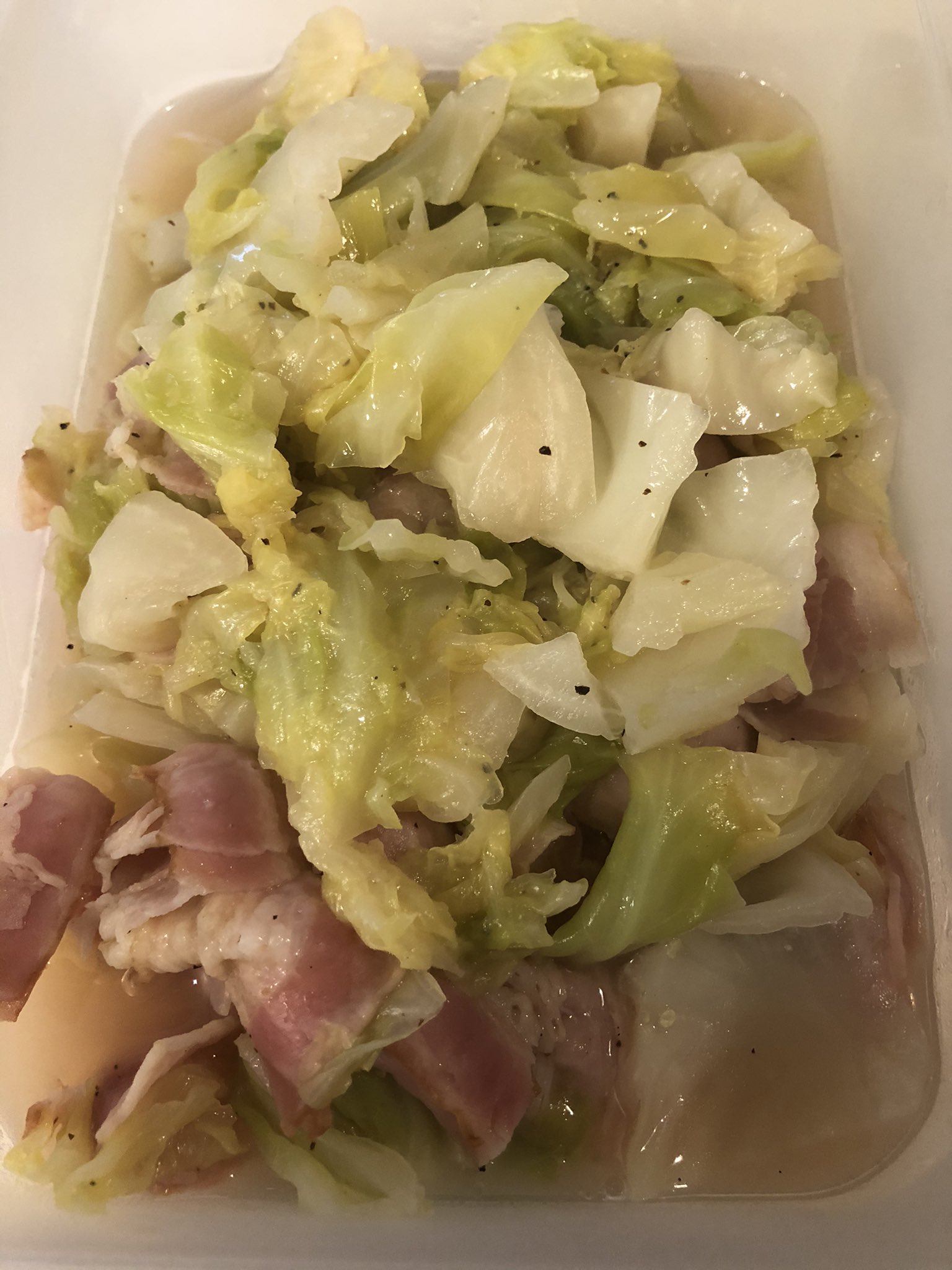 Itter 今週の作り置き 少し彩りを意識して作ってみた オムレツはちょっと焦がしてしまった 図書館で見つけたレシピ集 今後も頼りになりそうだ 今週の作り置き 野菜のオープンオムレツ キャベツとベーコンのコンソメ煮 スモークサーモンと玉ねぎ