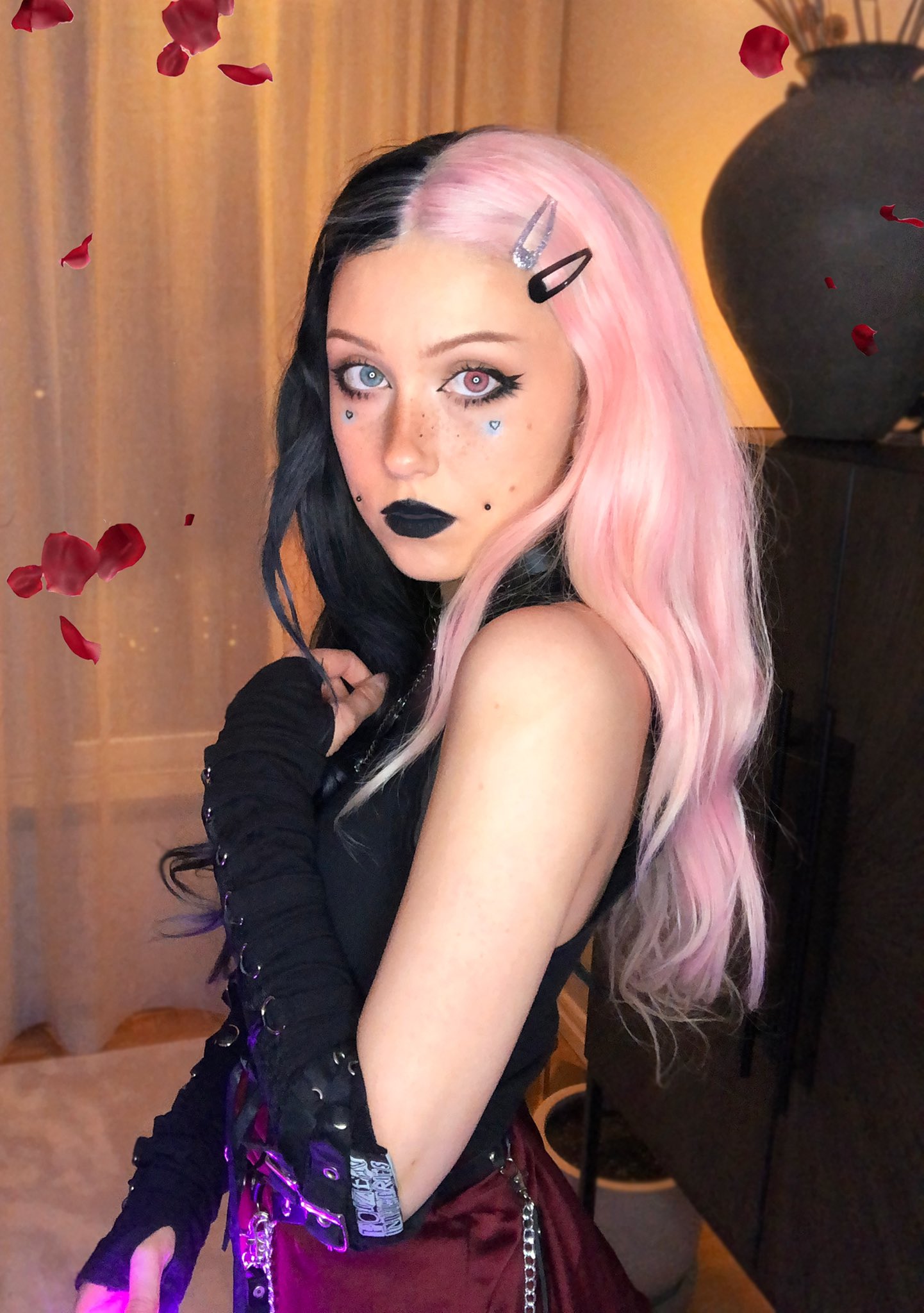 Linzor ♡`✧ ༚ on Twitter: "Your local Goth GF https://t.co/iYxVuVX...