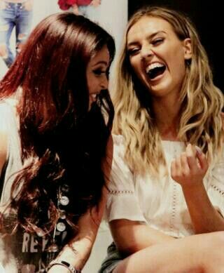 blystreet's tweet photo. "jesy é a fodona. sempre que eu estou com medo, fico atrás dela. é  ela quem entra em uma sala de reuniões cheia de homens e diz: vai ser assim."

- perrie https://t.co/2yRxYEH3Gh