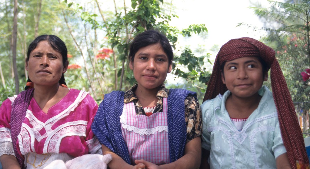 Frida was a part of Mexicayotl mvmt & promoted a more leftist perspective of Mexicanidad & national identity that promoted  #Indigenous & mestizaje. Its almost a more Marxist version of what Profirio Diaz was promoting during his reign. The problem though is that for all of 3/9