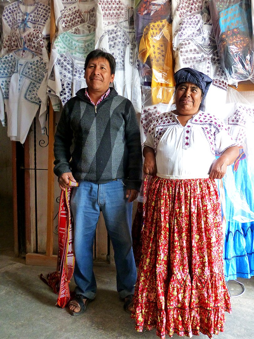 & we associate them w/ her, instead of the people who these outfits & imagery originated from & have deep meaning to. What u r seeing is Frida cosplaying as an Istemña. & yet again  #IndigenousPeoples r erased. This is y people r upset, this is what they want u 2 understand 7/9