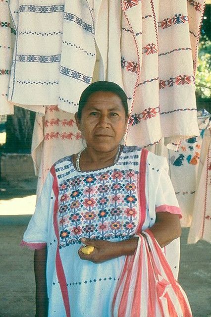 Finally, I started w/ pics of Zapotecs, but other photos show Mixtec, Mixe & Chatino. Here I include the Chontal, Amuzgo, Triqui & Huave. I know I'm missing a few 9/9  #Oaxaca  #indigenousrights  #IndigenousPeoples  #Mexico