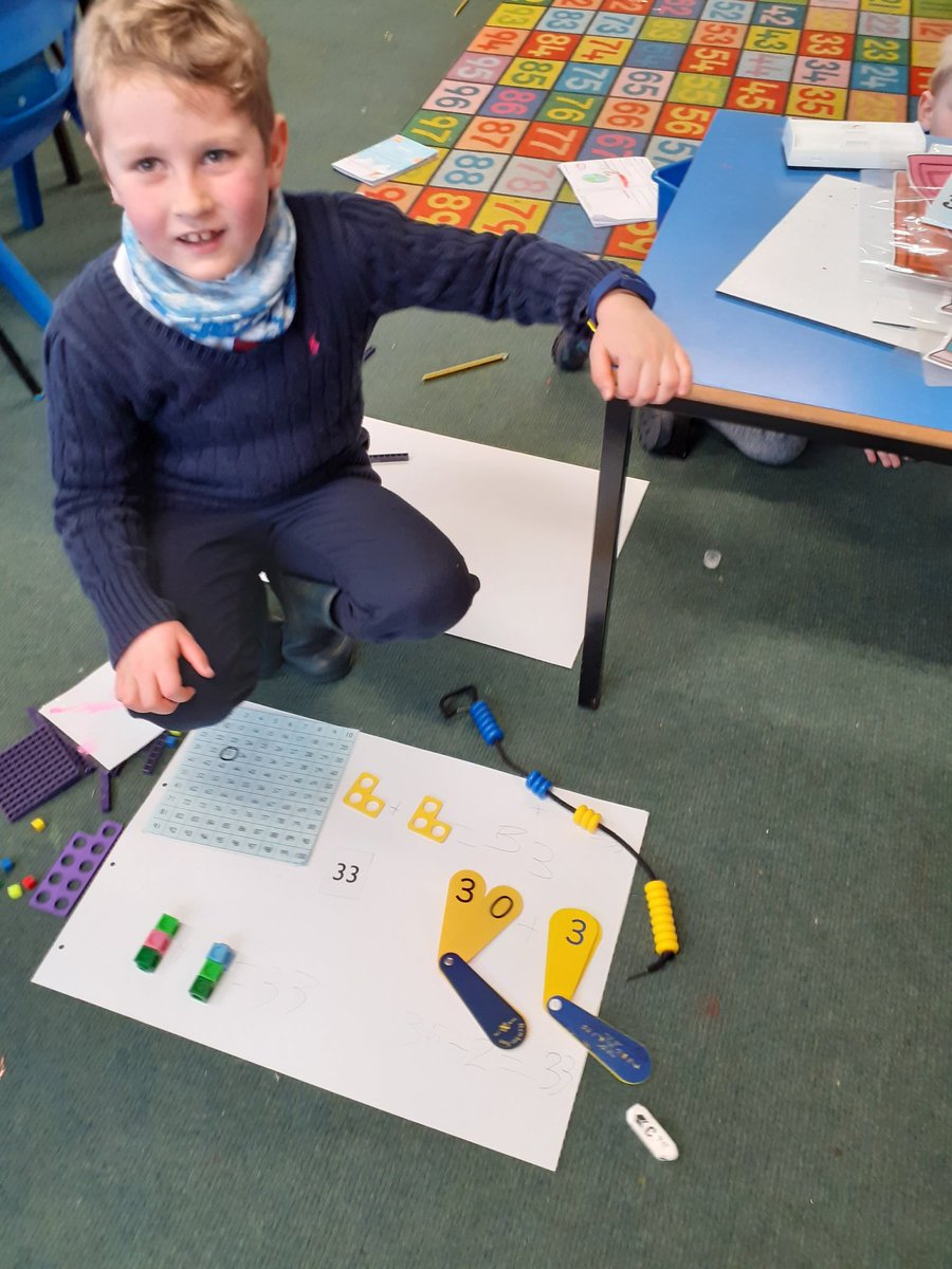GoodlyburnPS's tweet photo. P1-3G - a'dèanamh àireamhan ann an diofar dòighean. Making numbers in lots of ways with different materials. @edscot_maths @PKC_Gaelic #ESnumeracy https://t.co/rCHUqFCqU5