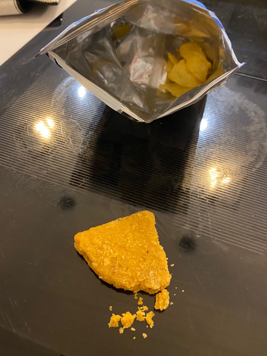 DilyDaly's tweet photo. @walkers_crisps just opened a packet of cheese &amp; onion to receive this v strange object? #wtf https://t.co/3GzOdpYQoG