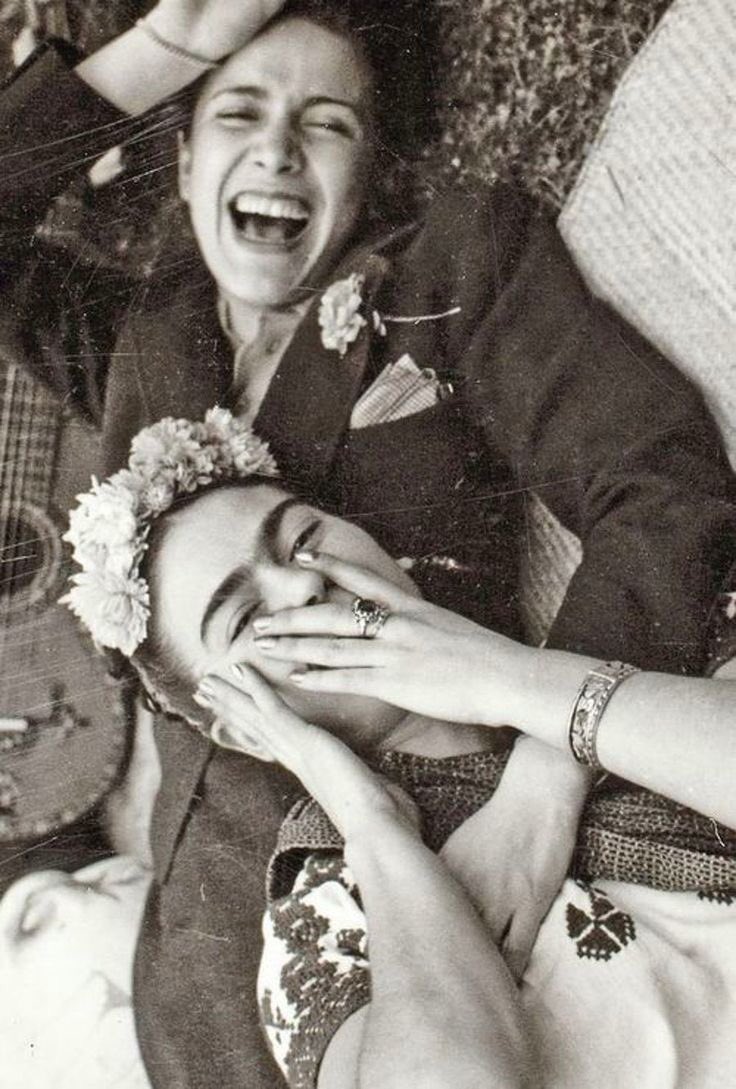 FrontContempor3's tweet photo. Merry #Christmas #PartyLike Frida Khalo
#FridaKhalo #DiegoRivera #Mexico https://t.co/M7o1iwYAih