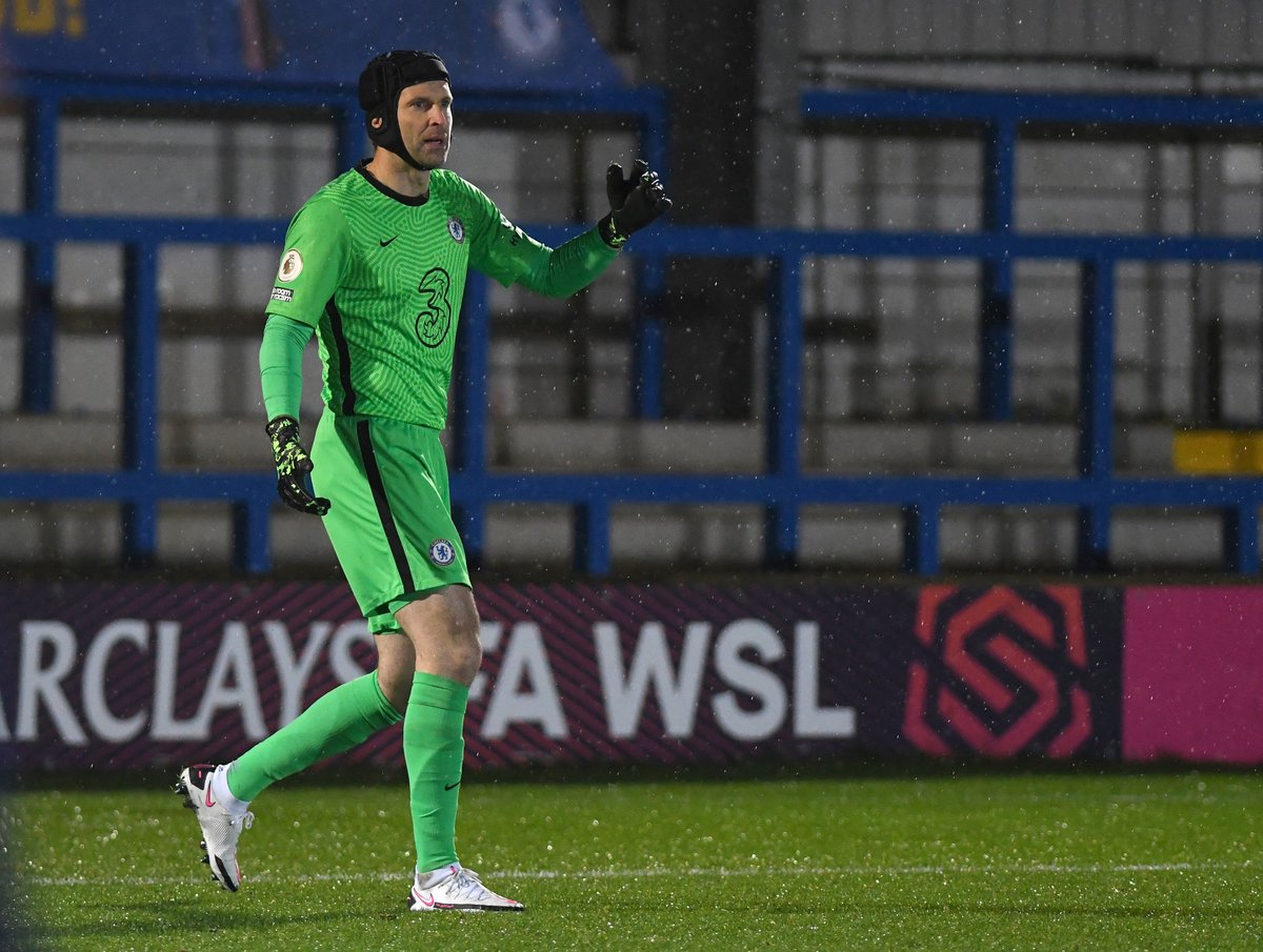 A year after retiring, Petr Cech returned to competitive action for the first time with the Chelsea U23s 🧤
