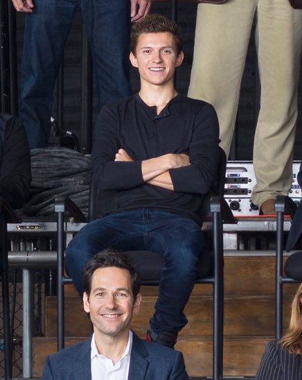 sugknw's tweet photo. nella foto per i 10 anni della Marvel
tutti: 😐😠
paul rudd e tom holland: 😄😄 https://t.co/W7uT2Os59R