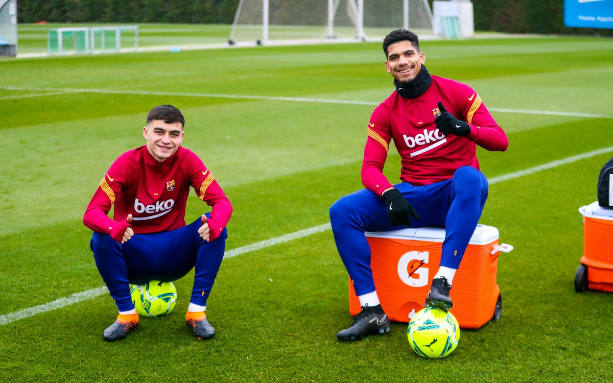 FCBarcelona_es's tweet photo. 👍 @Pedri   + Araujo 👍 https://t.co/P6PomLEyOs