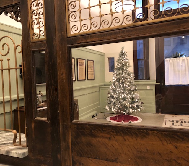 MissyBuchanan's tweet image. Every week my husband and I take a little COVID19 Respite Road Trip. This week--- Bartlett TX where we spent the night in the historic Bartlett National Bank building which has been repurposed as a vacation rental. Behind the tellers' cage, a lovely kitchen! #BeSafeHaveFun