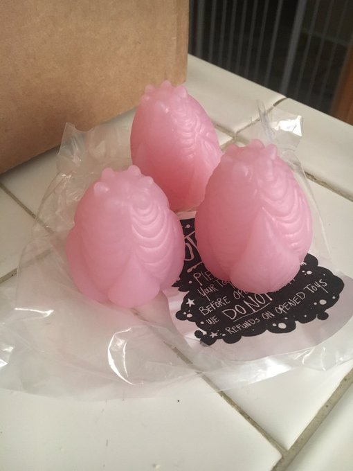 I bought these bad boys from @Kudu_Voodoo for 35$ and looking to resale them for the same price. (Includes<a class="tags" target="_blank" title="On Twitter" href="/?out=eyJ0eXAiOiJKV1QiLCJhbGciOiJIUzUxMiJ9.eyJpYXQiOjE3MjE2MzUzMzIsImlzcyI6InR3cG9ybnN0YXJzLmNvbSIsIm5iZiI6MTcyMTYzNTMzMiwiZXhwIjoxNzUzMTcxMzMyLCJyZWRpcmVjdF91cmwiOiJodHRwczovL3R3aXR0ZXIuY29tL0t1ZHVfVm9vZG9vIn0.3XdhJUKVJKIK10bH0iHlITHG62fn-PYxU1szni76KV8WXcCR3ntDUQVDwvr9ZxgDjArpyMjrvJWF8QErXBmn_w">@Kudu_Voodoo</a>