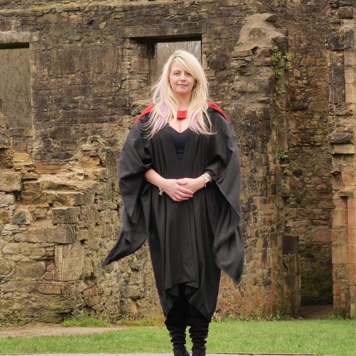 chellegav's tweet photo. #uwsgrad fab winter Graduation 👩‍🎓 made even more special by @weemilzo2009 and all my family 💜🥂🍾👩‍🎓 https://t.co/MydDWsXPzM