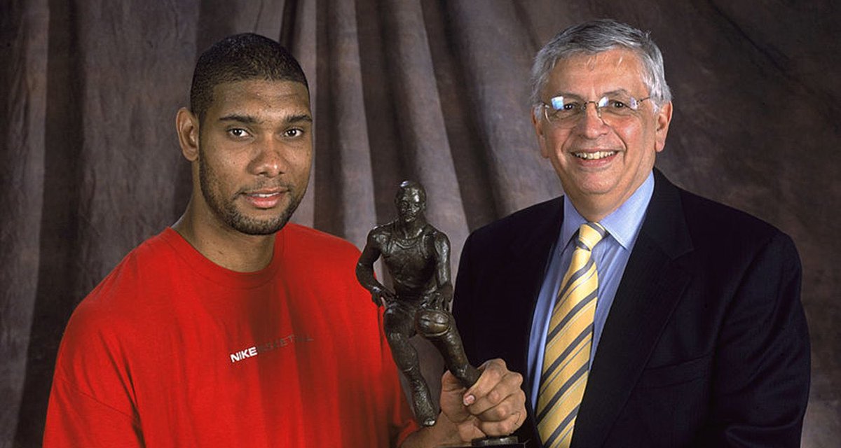 03 Season (Stats):Tim Duncan (Winner):23.3 PPG - 12.9 RPG - 3.9 APG - 0.7 SPG - 2.9 BPG - 51.3 FG% - 27.3 3P% - 71.0 FT% - 56.4 TS%Record: 60-22Kobe Bryant:30.0 PPG - 6.9 RPG - 5.9 APG - 2.2 SPG - 0.8 BPG - 45.1 FG% - 38.3 3P% - 84.9 FT% - 55.0 TS%Record: 50-32