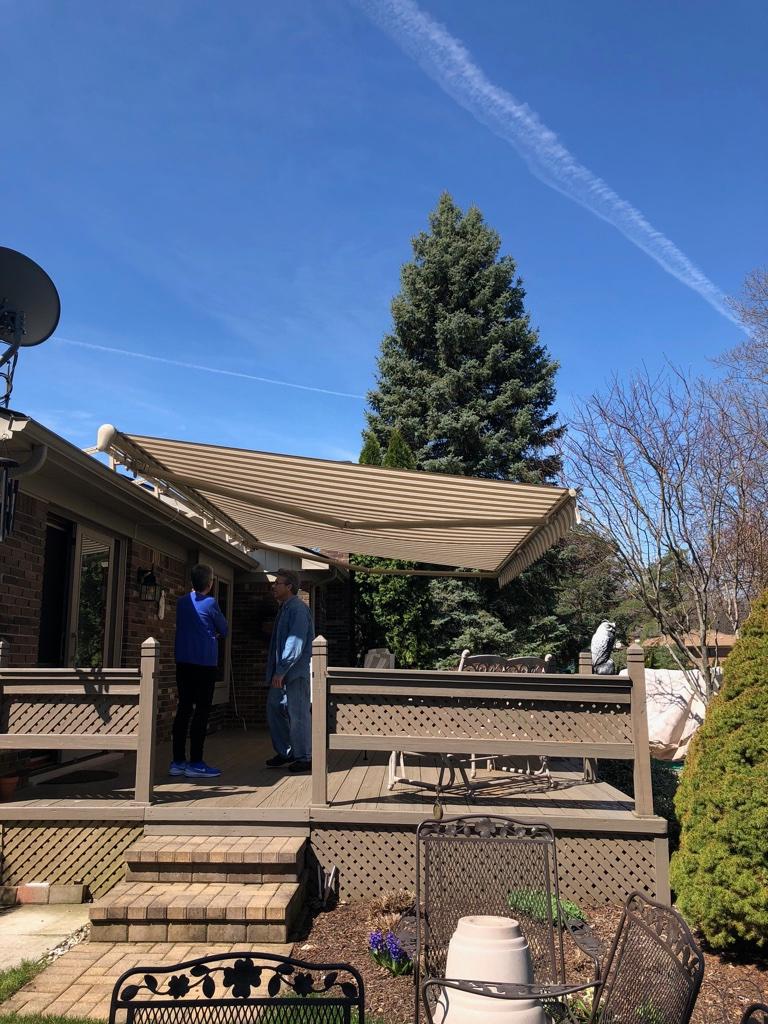 Marygrovawnings's tweet photo. Residential awnings create a comfortable space to gather under. Perfect for friends and family.
.
.
. #MarygroveAwnings #RetractableAwning #HomeImprovement #SunProtection https://t.co/1XoX63i8NJ