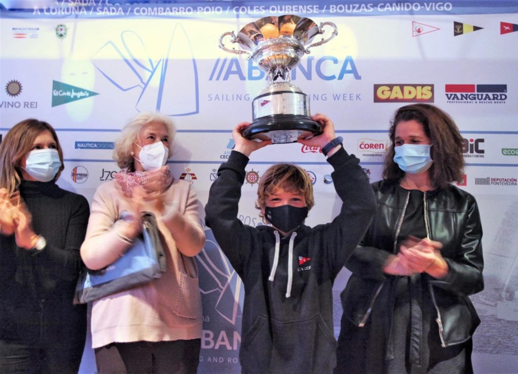 Gonzaléz del Castillo y Natalia Domínguez brillaron en las regatas de optimist de la Semana Abanca