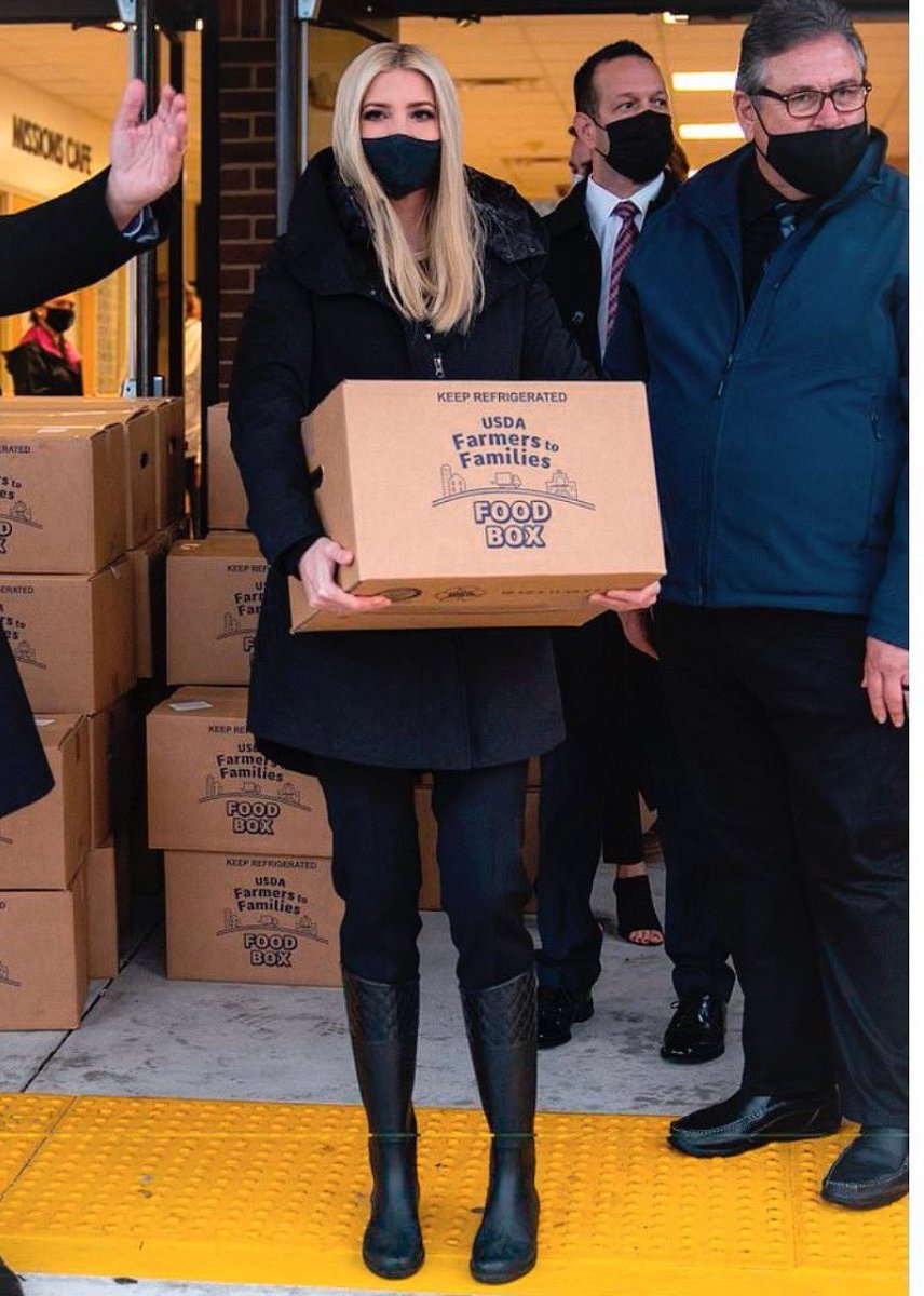 Our Farmers to Families Food Box program continues to feed billions of meals to families in need across the Nation - over 3.2B to date!

Grateful to spend the morning this Holiday Season in VA passing out boxes loaded with fresh &amp; nutritious food sourced from local farms.🌽🥦🥩🥬