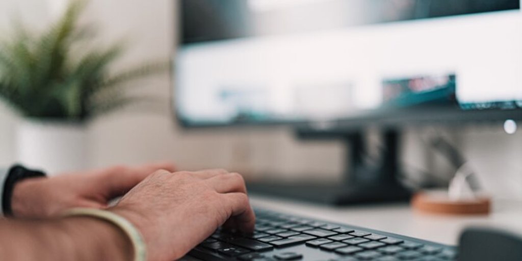 MyQuickCloud's tweet image. The number of employees permanently working remotely globally is set to double in 2021. Here&apos;s what remote working will look like in 2021 and best yet, how your business can prepare for it. bit.ly/3njGCgX  #remoteworking #remoteworking2021 #remotework2021 #remotework