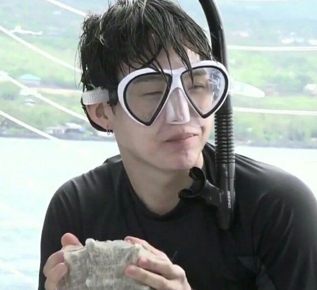 BtsSaidTeamWork's tweet photo. :min yoongi being a babie https://t.co/IUyCEvEsSM