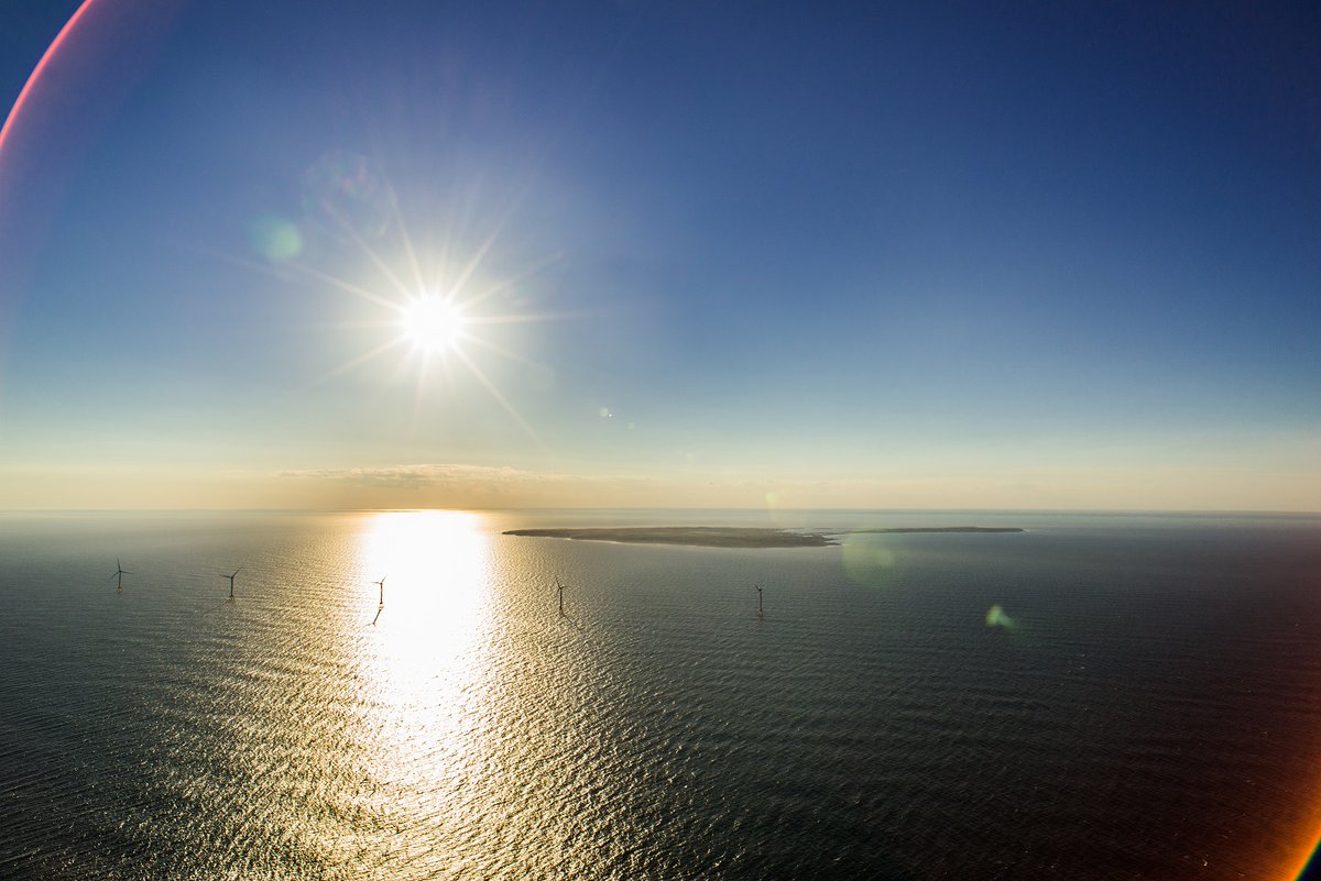 OrstedUS's tweet photo. Every anniversary is special, but today feels extraordinary… it’s the 4th ‘spin-niversary’ of #BlockIslandWindFarm. Cheers to 4 years of delivering reliable #greenenergy to over 17k homes in RI. #4YearsSpinning! https://t.co/AWh4jl4gGe
