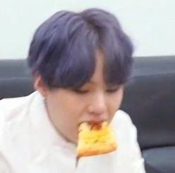 BtsSaidTeamWork's tweet photo. Part 2: min yoongi being a babie https://t.co/sFCwMpJY25