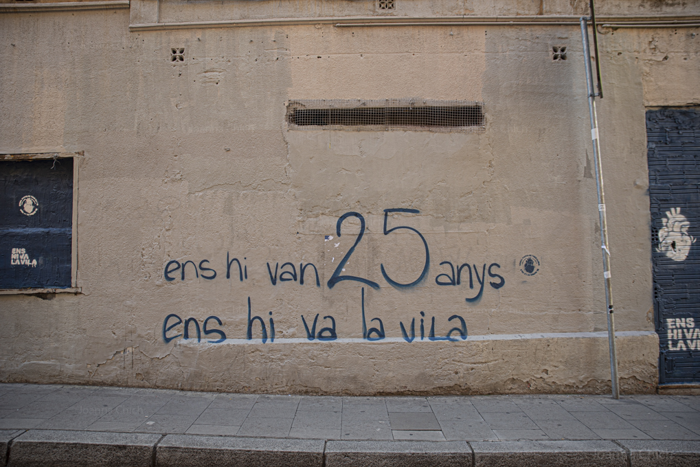 És per la història de dècades de lluita de les joves gracienques que seguirem lluitant per un casal autogestionat com el nostre.✊🏻✊🏻 25 anys de moviment juvenil no s'esborren!