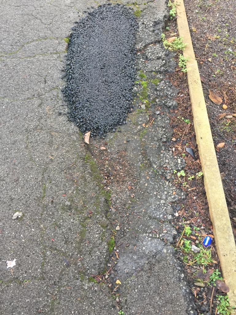 roystonellaway's tweet photo. Ok, quality British workmanship at it's beast!!Pot hole completed today so tax payers part with estimate £400 and it only took contractor 23 seconds! Brilliant eh! No wonder we are all fucked!! https://t.co/868C9IlmSW