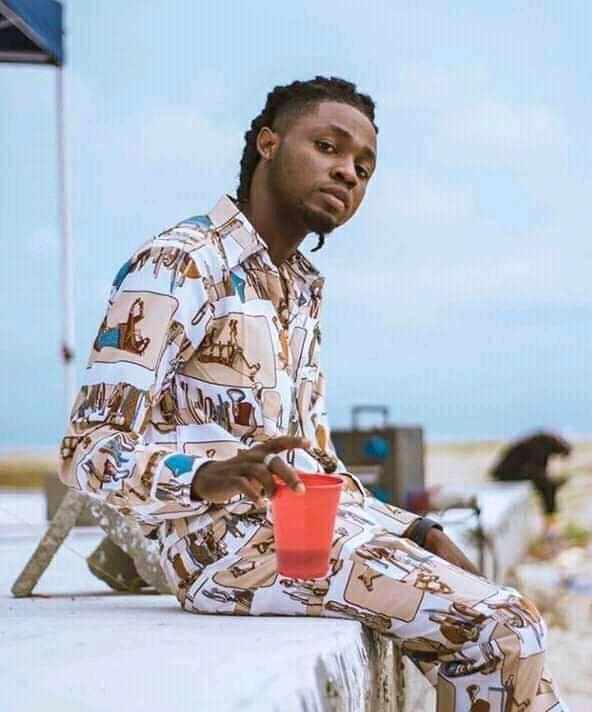 DLight24498381's tweet photo. Omah lay only went for a show nothing. More this disgrace is not gud don't start what u can't end  we need Omah lay back in our country and he should not be touch https://t.co/swVC8p1Kdi