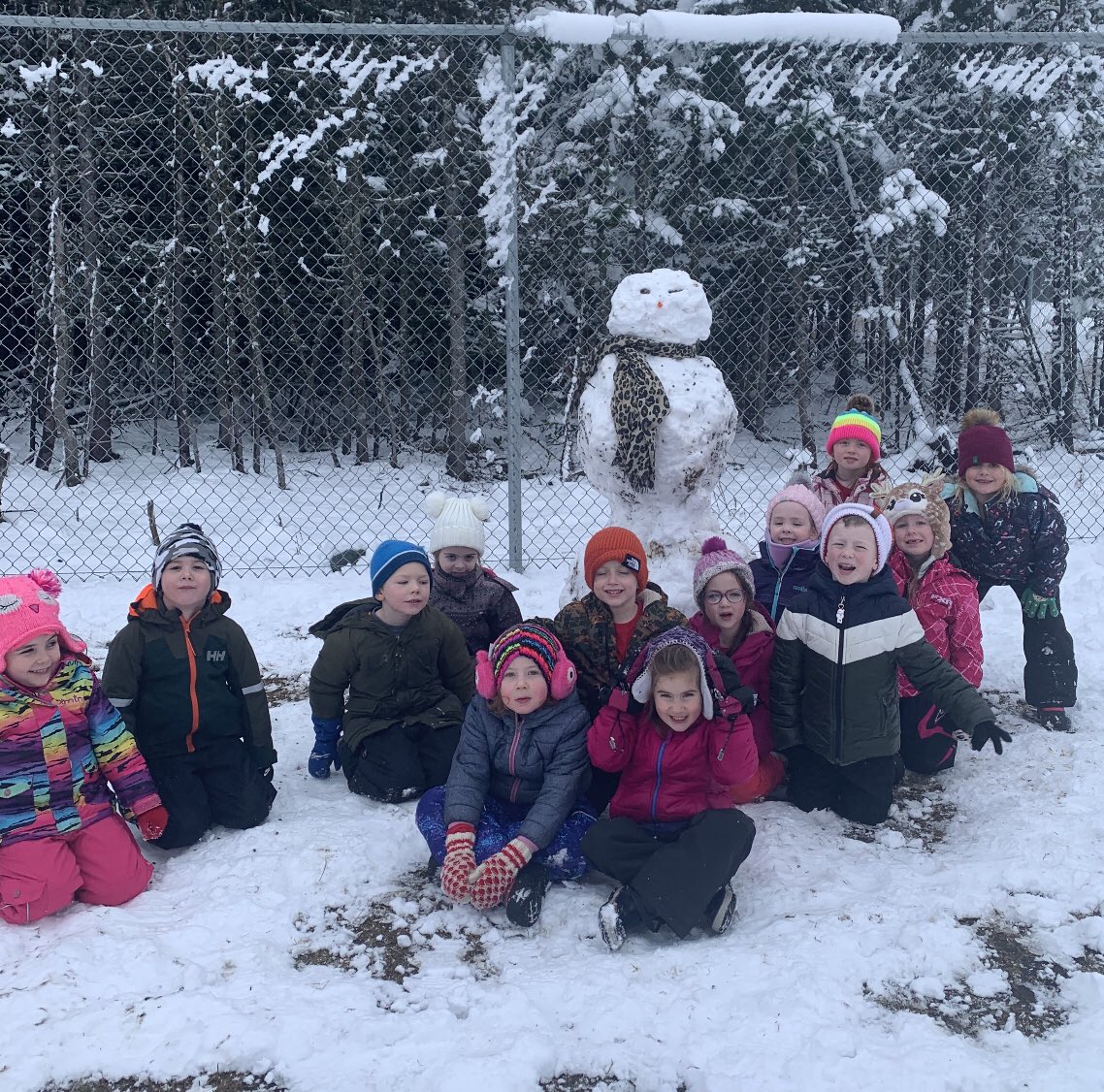 OctagonPond's tweet photo. The 1st big snowfall + a bit of dampness in the air = Kindergarten students having a ball!⛄️⛄️⛄️Great teamwork, Mme Barter’s class! This was the first of many snowmen to be made on our field today - everywhere we looked we saw students rolling big balls of snow❤️ #cherrycheeks 🤗 https://t.co/wGaqKgy1lo