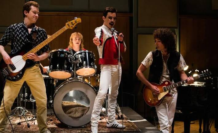 PopversoO's tweet photo. Outro hino... Another One Bites The Dust.

Let's Go!  🎸

#FreddieMercury #Queen #JohnDeacon #BohemianRhapsody https://t.co/9dm27xejzD