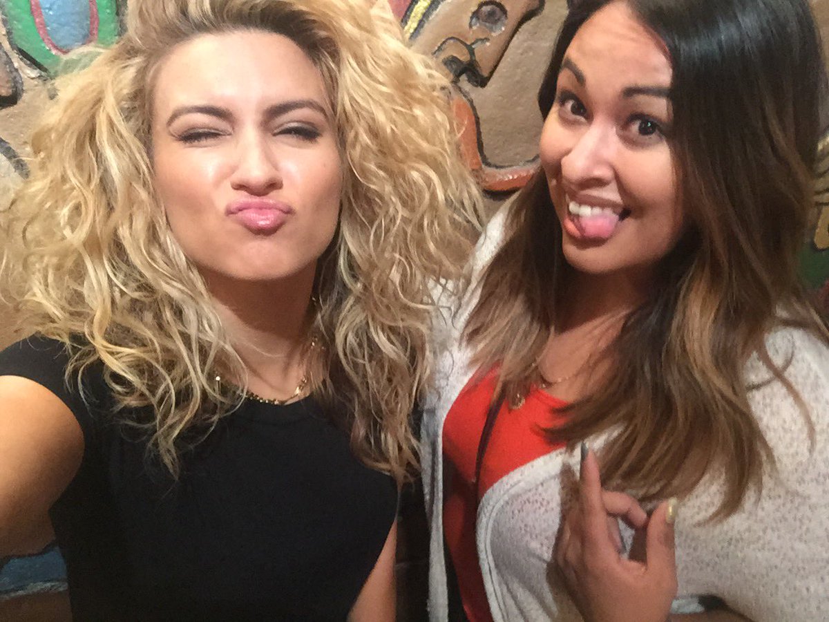 LovesLove3's tweet photo. Happpy Birthday ⁦@torikelly⁩ 🥳✨ you are magical!! https://t.co/LFZKo15aM3