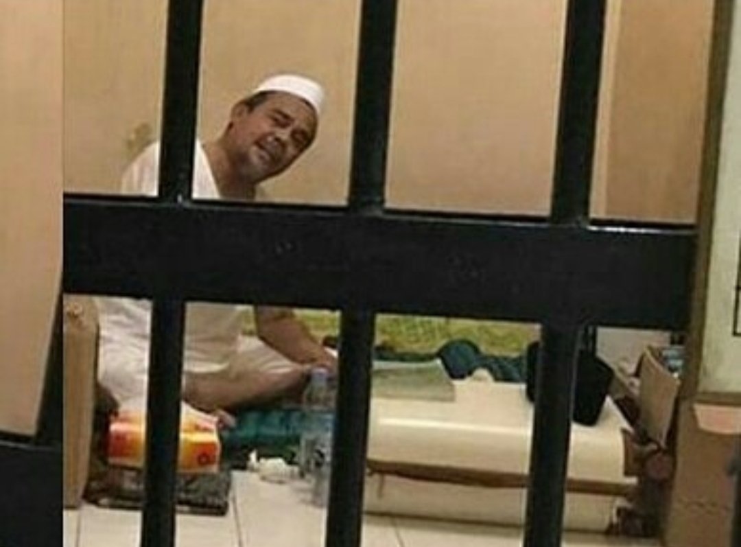 RakyatBerbisik's tweet photo. Kasiananya sih " AYANK MBEK ",,,,
.
.
Tunggu diriku dan mbak pirjah ya ayank mbek.....bntr lagi nengok. https://t.co/UjpzhFKCFn