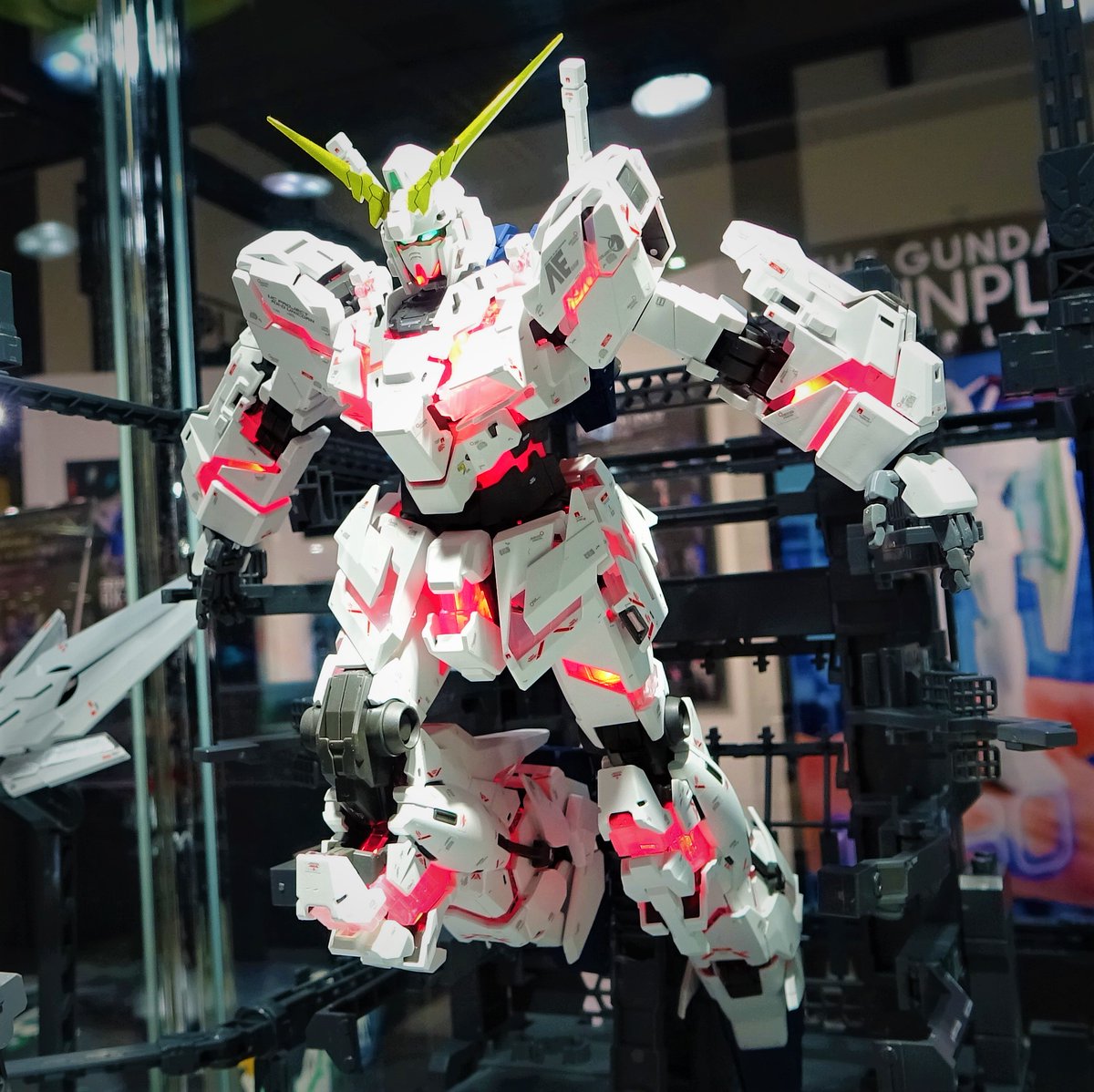 The Gundam Base 東京店情報 Mgex 1 100ガンダムベース限定ユニコーンガンダム Ver Twc と ガンダムベース限定ms汎用ハンガー を組み合わせて 格納庫からの出撃をイメージしたディスプレイを現在展示中です 両アイテム共にガンダムベースで販売中