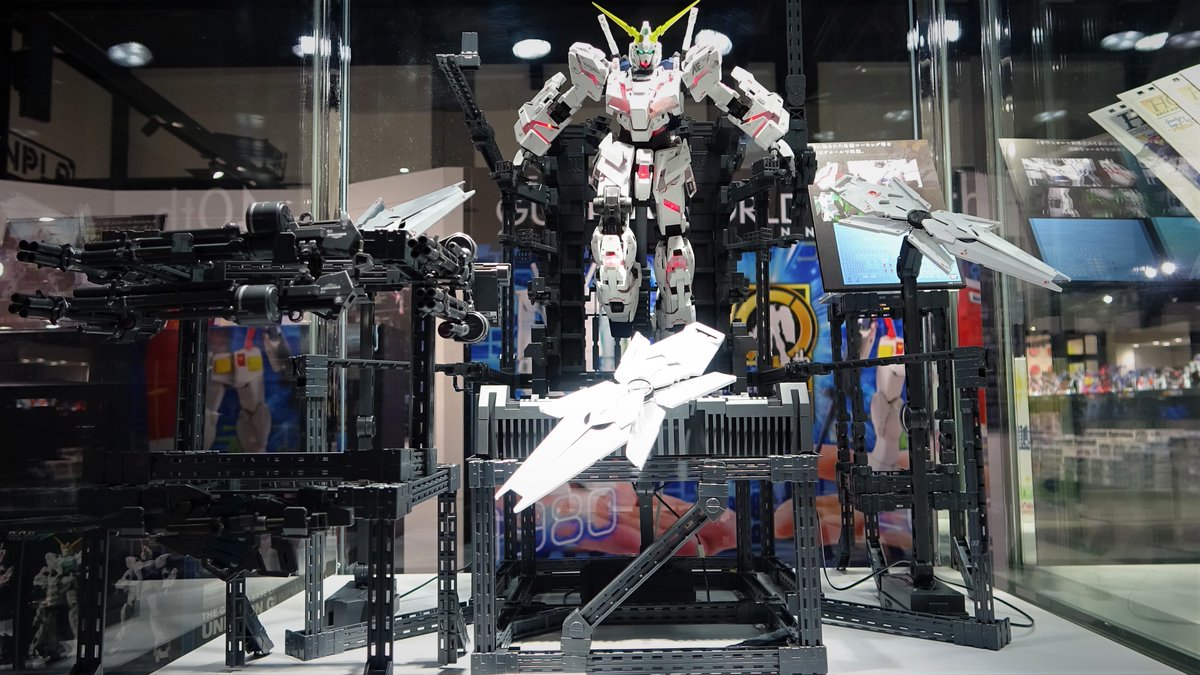 The Gundam Base 東京店情報 Mgex 1 100ガンダムベース限定ユニコーンガンダム Ver Twc と ガンダムベース限定ms汎用ハンガー を組み合わせて 格納庫からの出撃をイメージしたディスプレイを現在展示中です 両アイテム共にガンダムベースで販売中