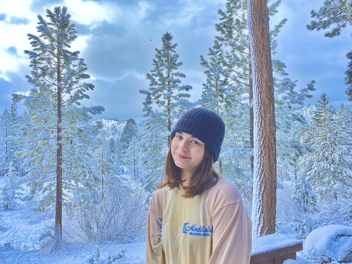 baiileygemmelii's tweet photo. woke up next to my favorite person in a winter wonderland ☃️ https://t.co/B2PKJZWF19