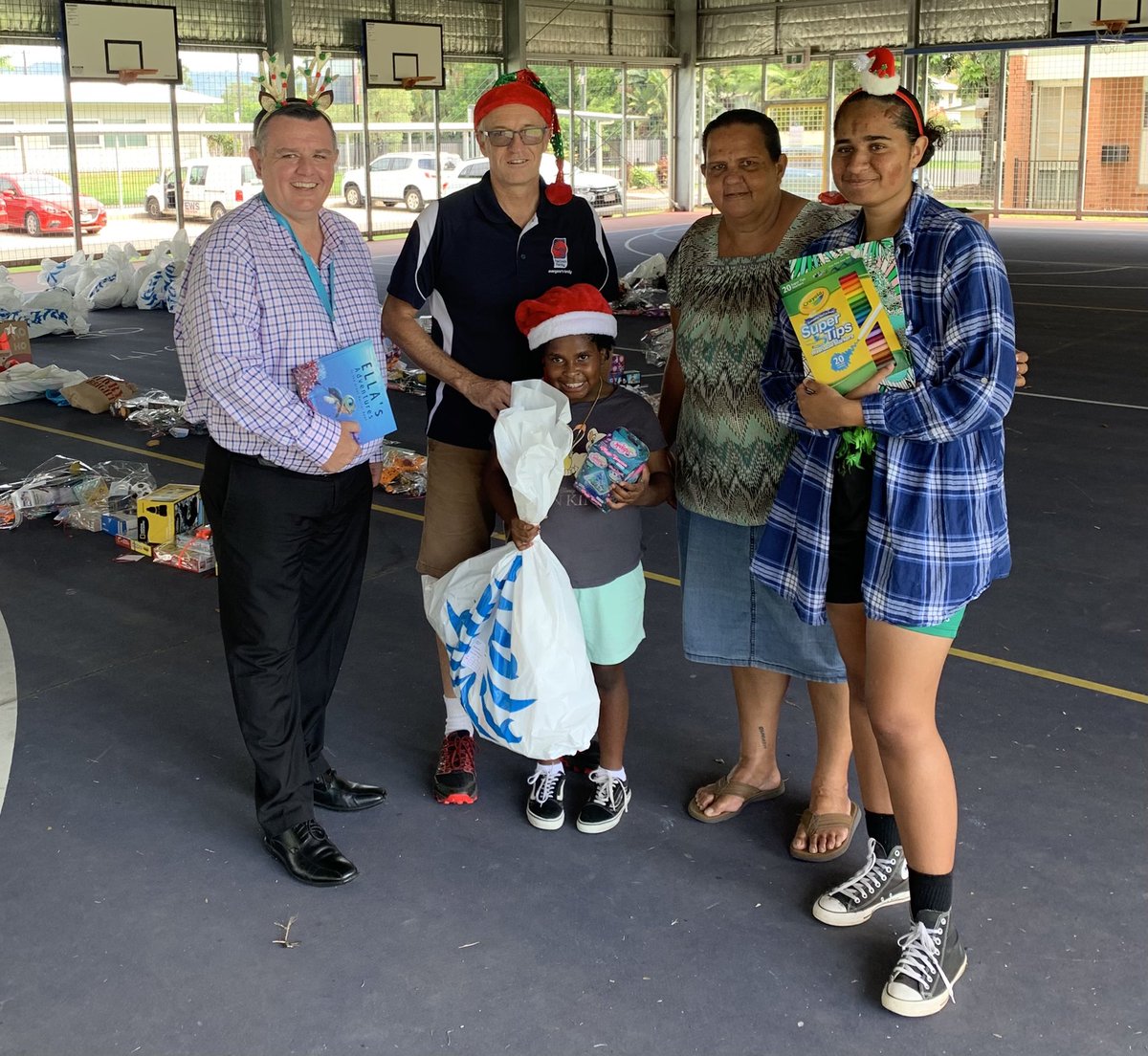alanlemay's tweet photo. @SmithFamily_org Toy and Book campaign in Cairns today. Big thank you to Garry Porter @Vegasgaz30 and @Cairnsairport for generously supporting families like Wendy’s (pictured) https://t.co/DII2yzhALy