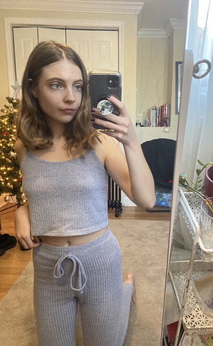 Wish me luck on finals please and thank you 📚 https://t.co/g4FV9p2jFL