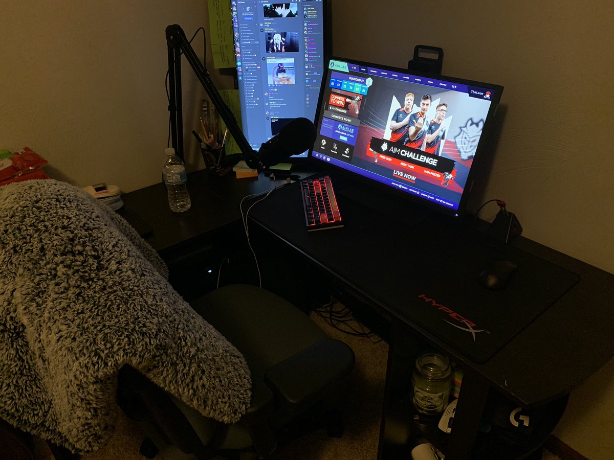 2001Cloud's tweet image. It’s been the talk...🤔 Is wireless the way to go now? @LogitechG #DearWires